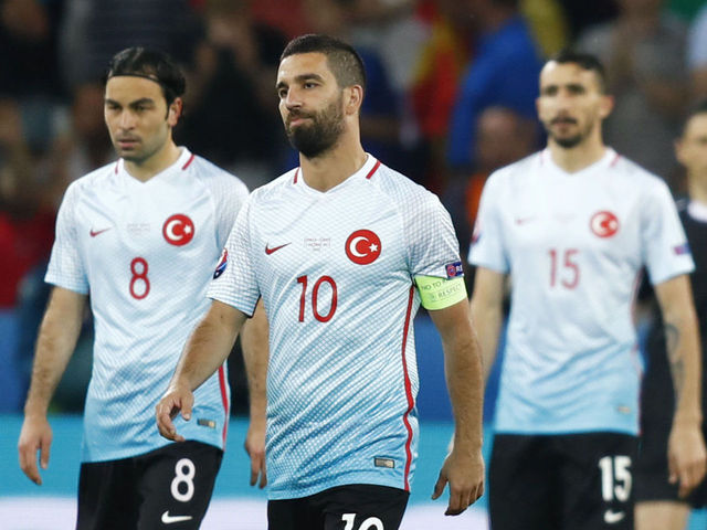 Turkey coach slams fan booing of Turan