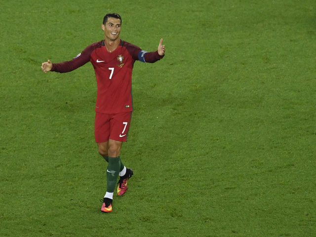 Watch: Frustrated Ronaldo throws reporter's microphone into lake
