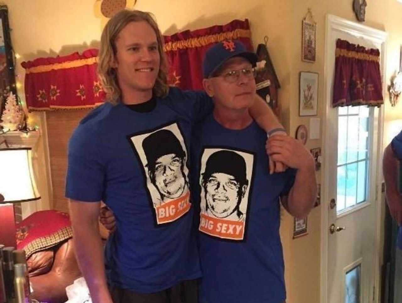 Syndergaard's family flaunts 'Big Sexy' Bartolo Colon gear