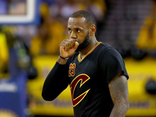 LeBron reacts to Dallas police shootings: 'More violence is not the answer'