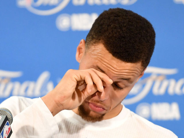 Rihanna throws shade at Curry on Instagram