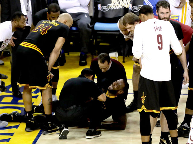 Watch: LeBron injures arm after violent landing, makes FT anyway