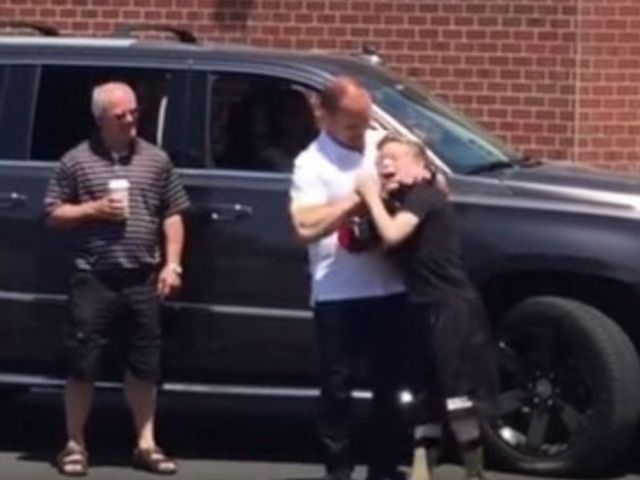 Young Habs fan challenges Tie Domi to drop gloves in parking lot