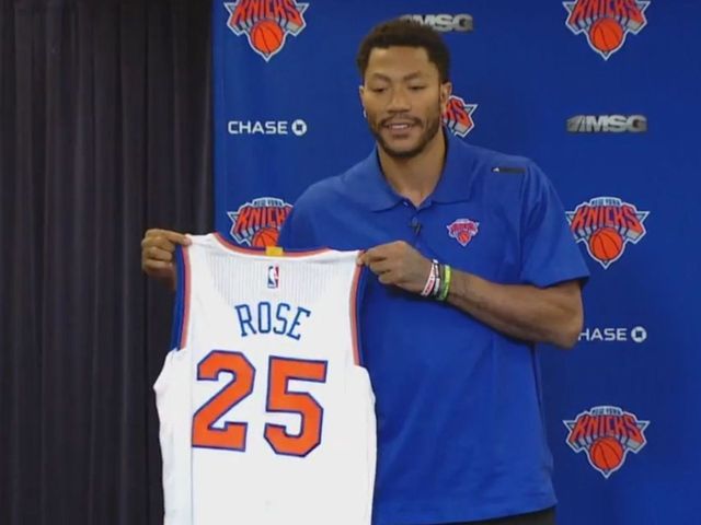 Watch: Drake gives Derrick Rose a shoutout at MSG show