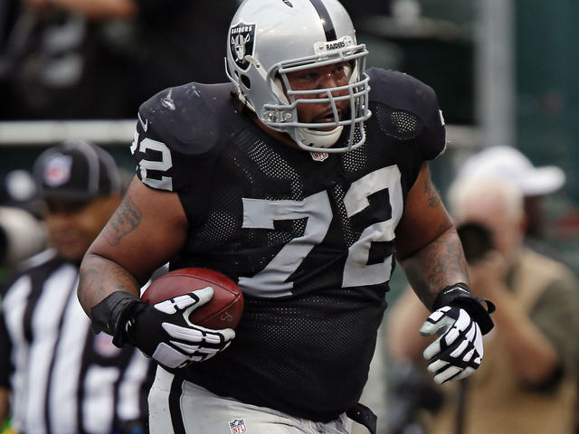 Raiders sign Penn to 2-year extension worth reported $21M