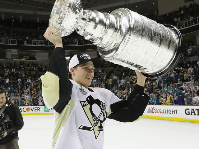 Beau Bennett shares teasing Photoshop about injury-prone history