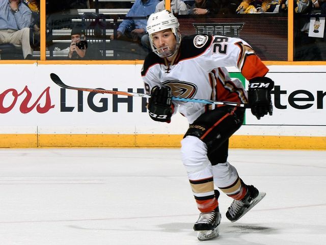 Wild sign Chris Stewart to reported 2-year, $2.3M deal