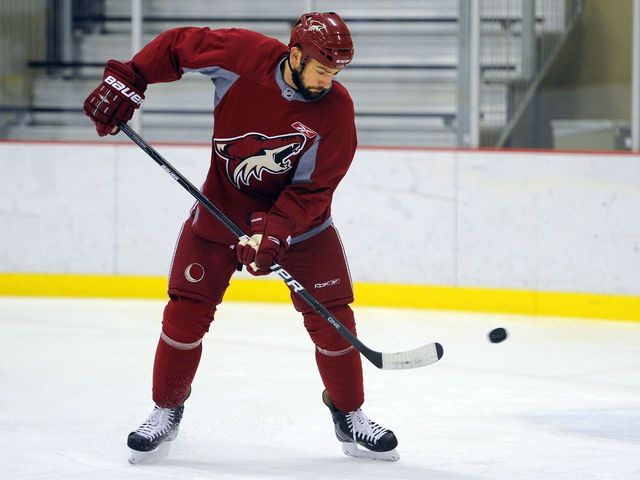 Bissonnette slides into Shanahan's, Malkin's DMs in search of contract