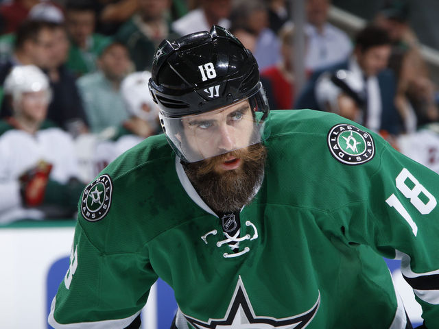 Stars re-sign Eaves for 1 year