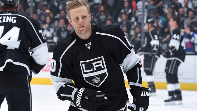 Versteeg picks Flames over Oilers, signs 1-year deal