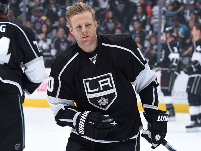 Versteeg picks Flames over Oilers, signs 1-year deal