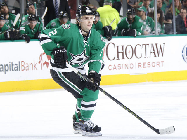 Oilers sign Kris Russell to 1-year deal