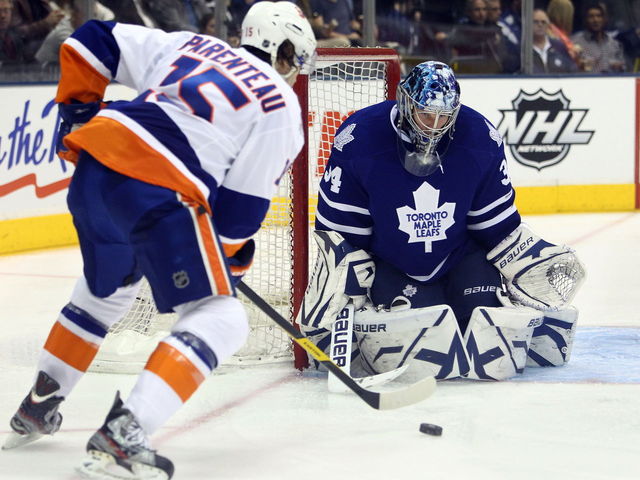 Devils' Parenteau throws out kids' Islanders jerseys