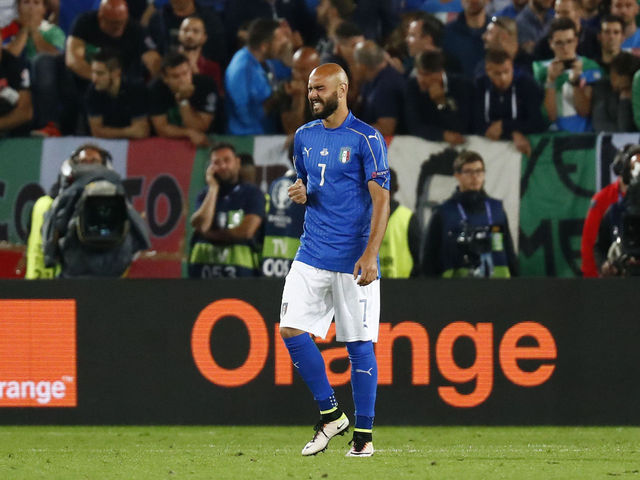 Watch: Zaza skies atrocious penalty effort, gets roasted online