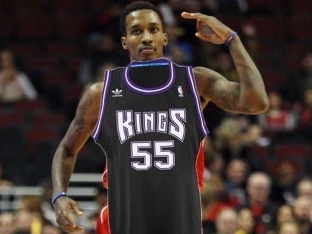 Brandon Jennings pokes fun at Kings fan's Photoshop attempt