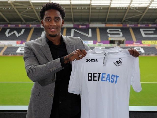 Swansea signs Fer in 1st summer buy