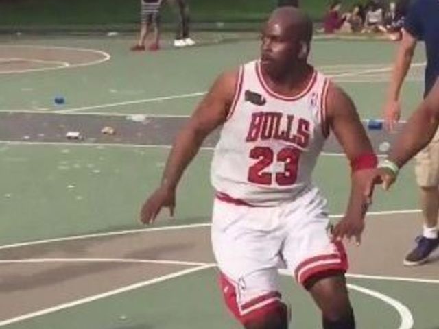 Man dresses in full Michael Jordan gear for pickup game