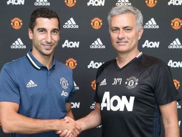 Manchester United signs Mkhitaryan