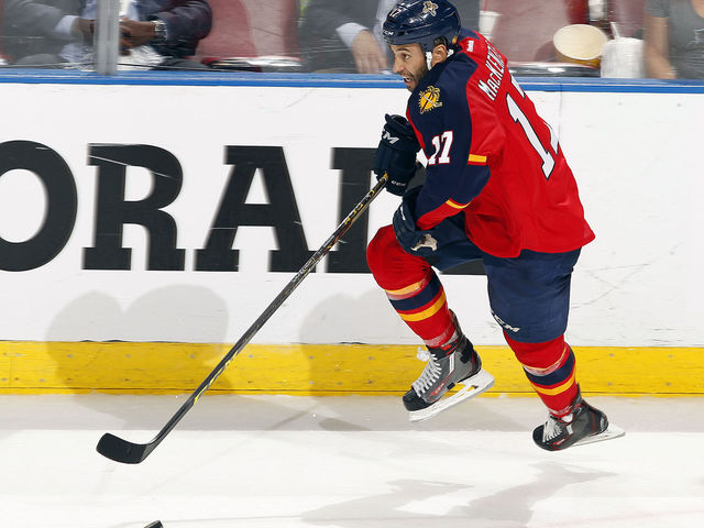 Panthers sign MacKenzie to 2-year extension worth reported $2.7M