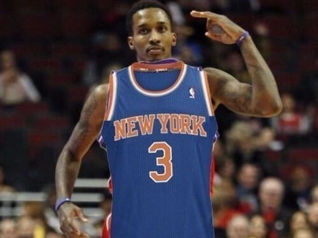 Jennings announces number with fan's bad Photoshop attempt