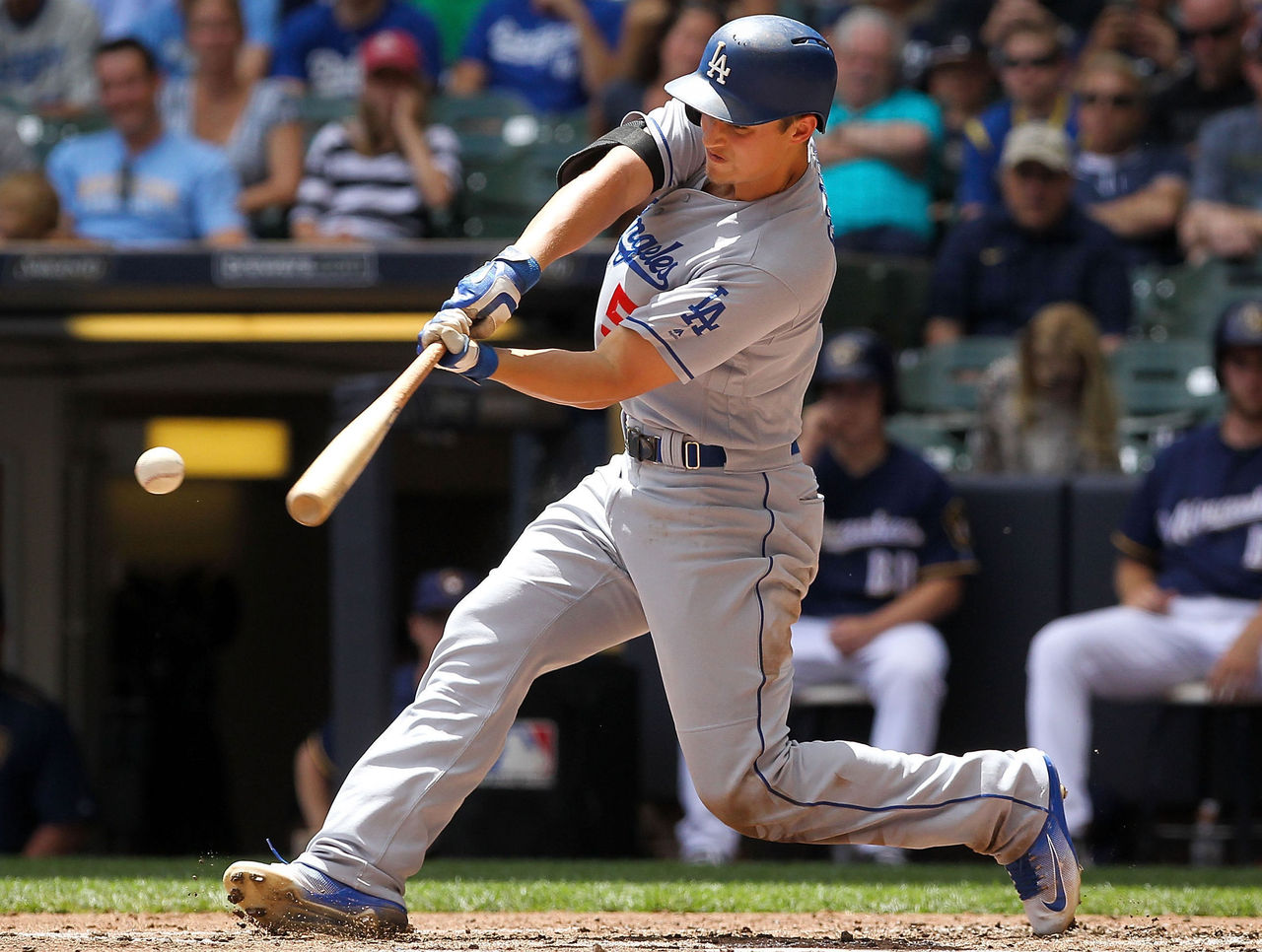 Los Angeles Dodgers - Corey Seager ties Steve Sax for most hits in a season  by an LA Dodger rookie: 180. Seager did it in 626 plate appearances. Sax  had 699. (DodgerInsider/Twitter)