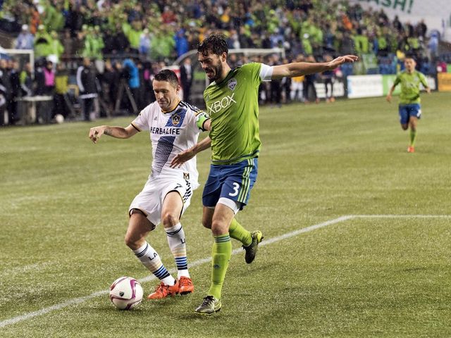 Watch: Keane smacks the crossbar to down Seattle Sounders