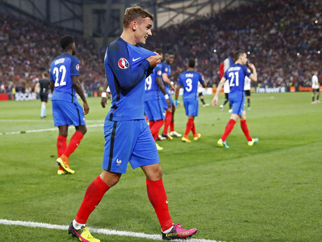 Watch: Griezmann's penalty sends Neuer wrong way, puts France ahead