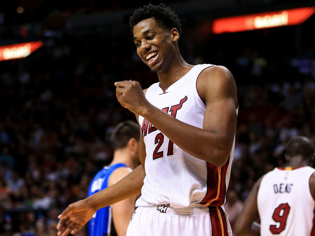 Heat make Whiteside signing official