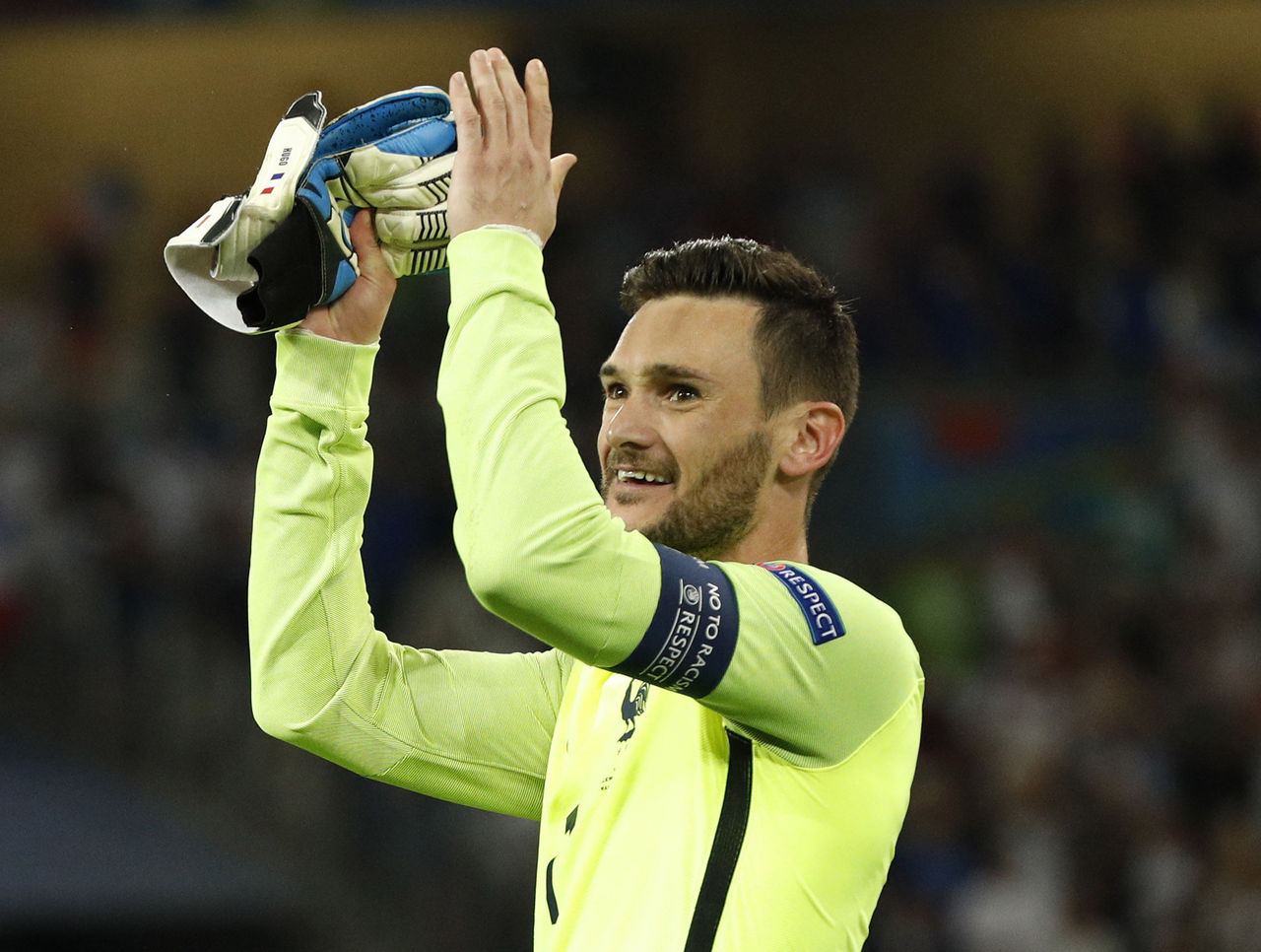 Вратарь сборной португалии по футболу. Уго Льорис 2016. Lloris вратарь. Уго Льорис с Кубком. Уго Льорис жена.