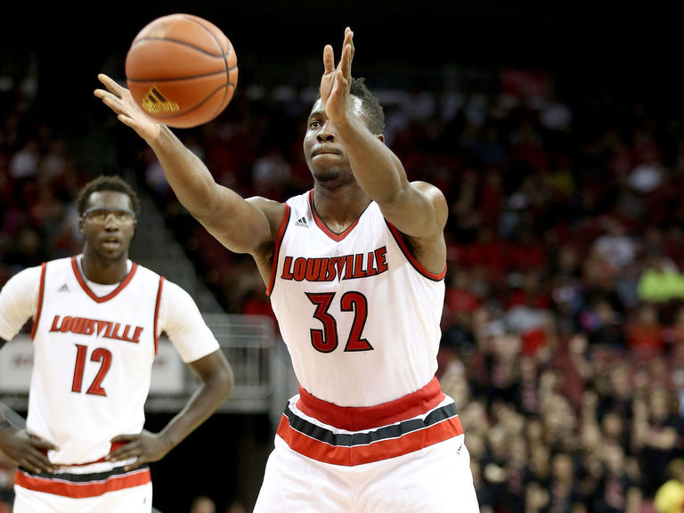 Howard befuddled by Onuaku's underhand free throws