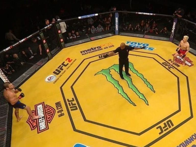 UFC 200 features bizarre yellow mat | theScore.com