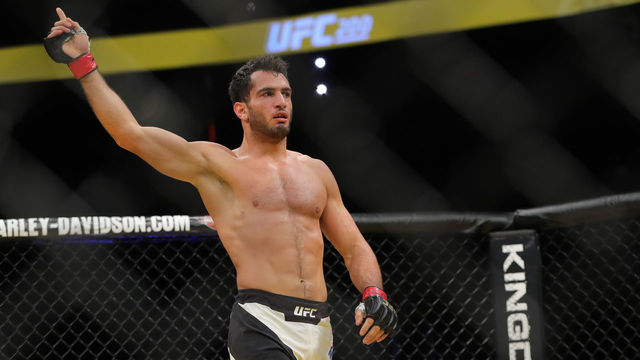Mousasi scores quick KO of Santos