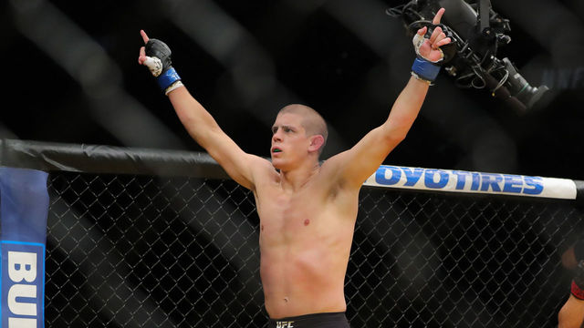Lauzon becomes 1st fighter to stop Sanchez by strikes