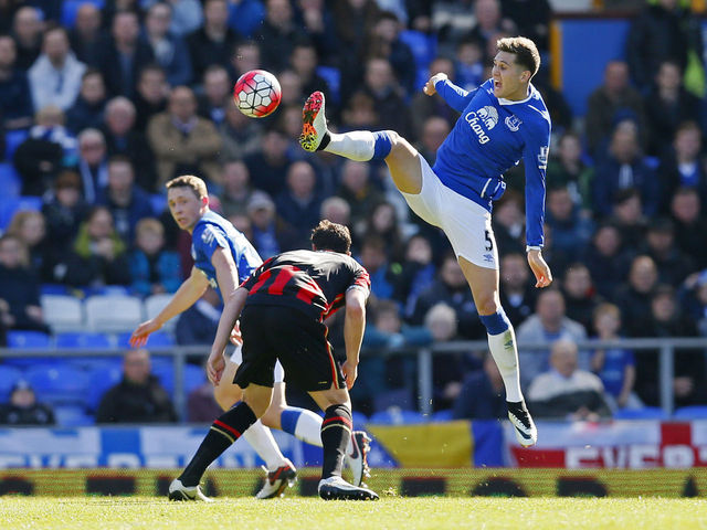 Report: Stones informs Everton he wants to leave for Manchester City
