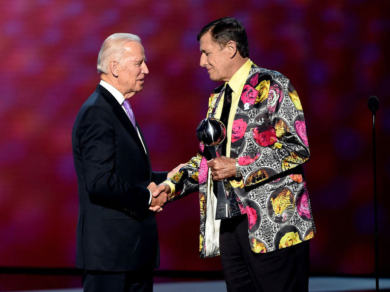 Watch Craig Sager's emotional acceptance of the Jimmy V Award