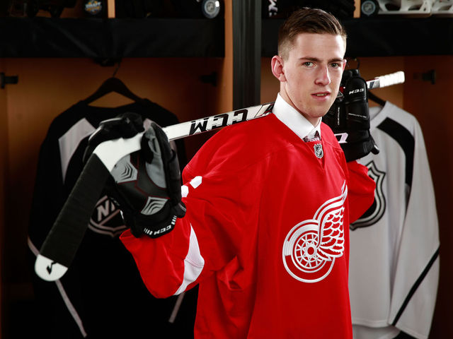 Red Wings sign 2016 2nd-rounder Hronek to entry-level contract