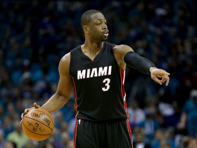 Bulls officially sign Dwyane Wade to reported 2-year, $47.5M contract