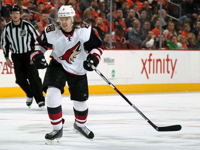 Coyotes' Tikhonov returns to KHL