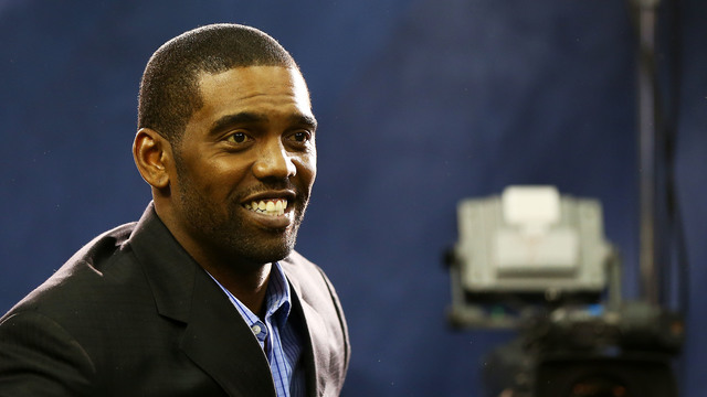 Watch: Randy Moss drills 28-yard field goal - twice