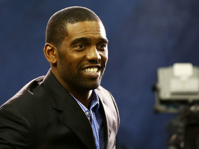 Watch: Randy Moss blows Gjallarhorn to kick off Vikings' opener vs. Saints