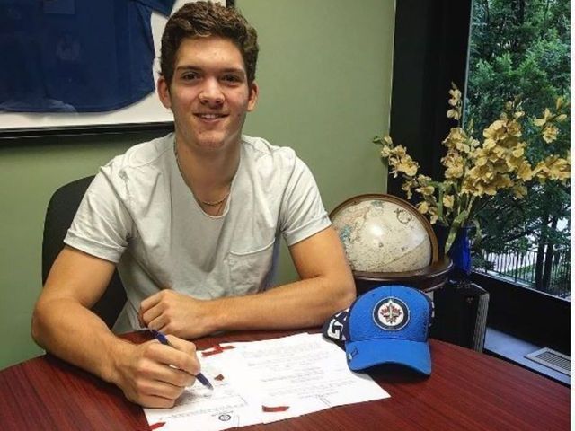 Jets ink 2015 1st-rounder Roslovic to 3-year deal