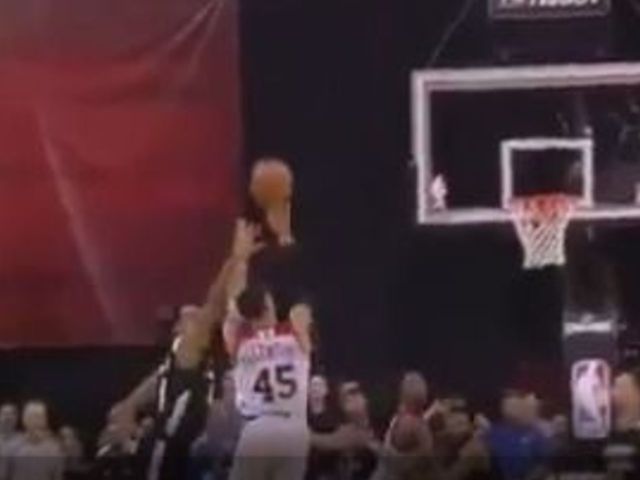 Watch: Bulls' Valentine hits OT buzzer-beater to win Vegas Summer League