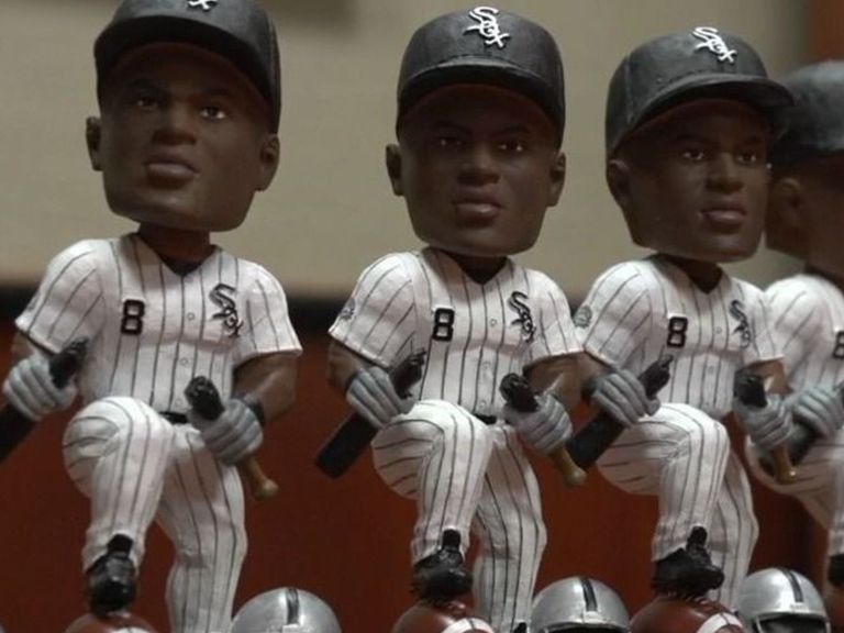 Bo Jacksons Bat Breaking Bobblehead Is Awesome