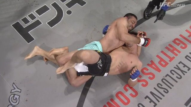 Guy DeLumeau executes rare twister submission in Tokyo