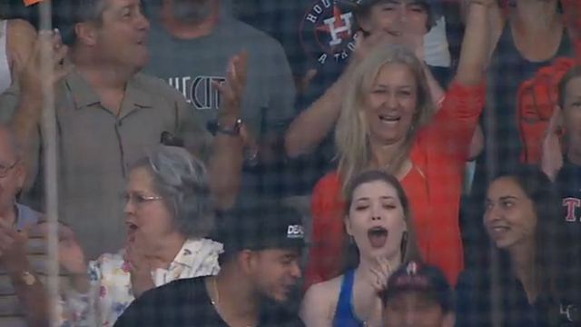 Watch: Bregman's dad can't believe standing ovation for son's debut