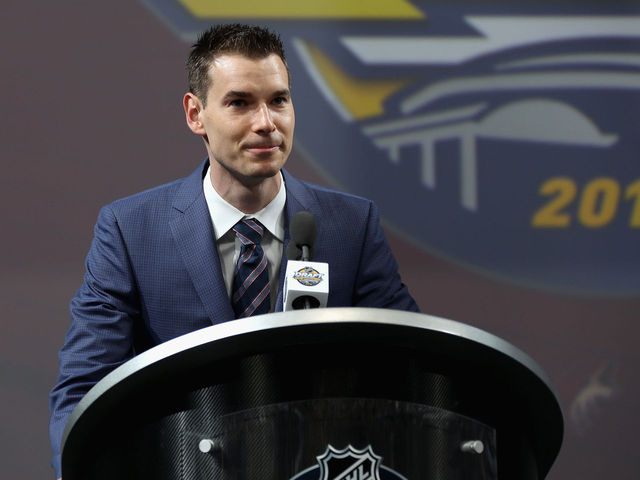 Report: If asked, Coyotes won't grant Sabres permission to talk to Chayka