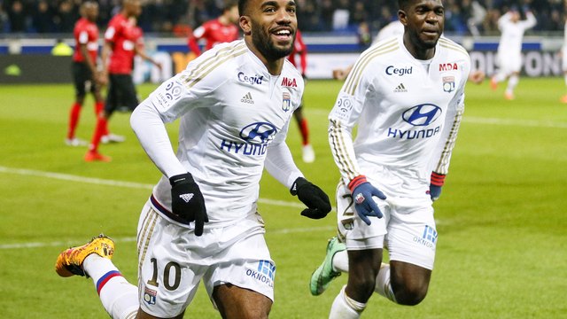 Report: Arsenal to submit improved €41.5M bid for Lyon's Lacazette
