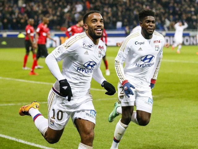Report: Arsenal to submit improved €41.5M bid for Lyon's Lacazette