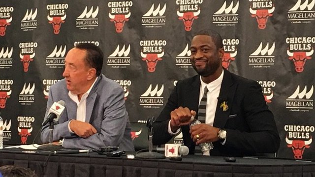 Wade finally introduced by Bulls