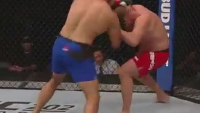 Hamilton KOs Grabowski in 14 seconds